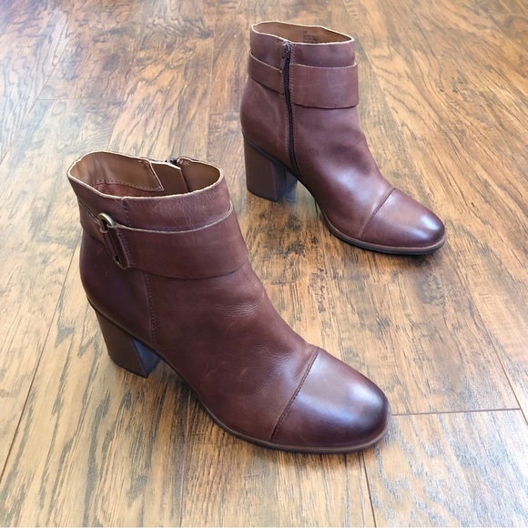 Korks • Decola Bootie brown block heel ankle boot moto leather cap toe - Picture 2 of 11